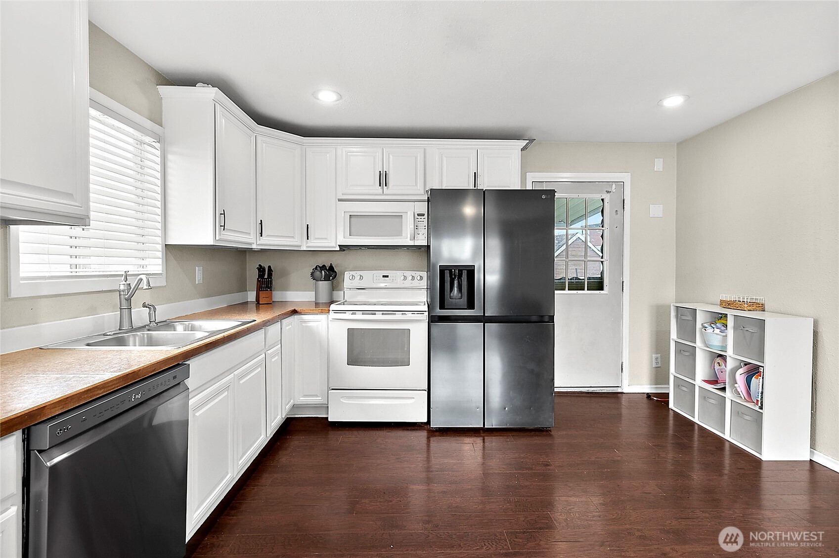7308 Riverside Road East Sumner, WA 98390 - Photo 11 of 24 a kitchen with stainless steel appliances a refrigerator sink and cabinets