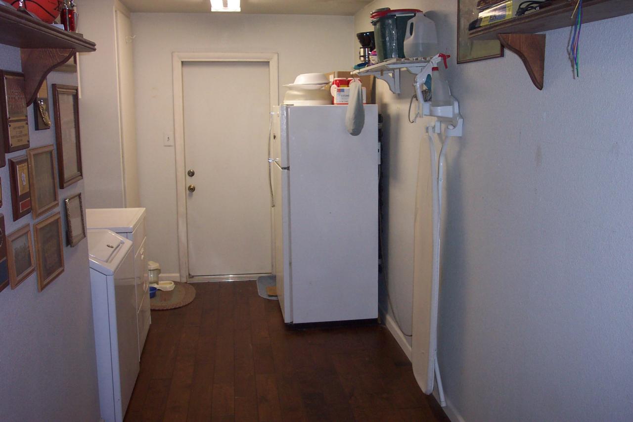 4503 South Terrace Road Tempe, AZ 85282 - Photo 10 of 13 Huge Laundry Room