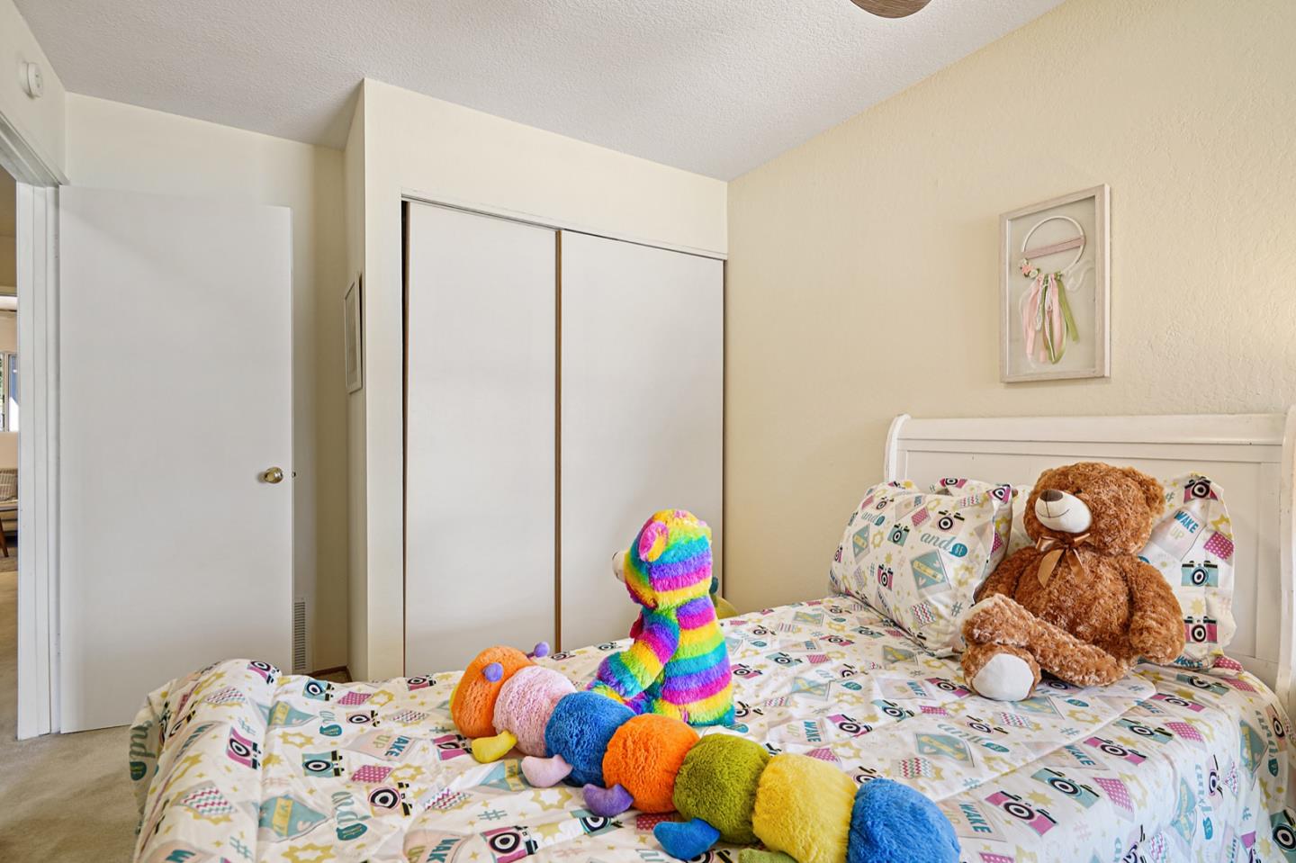 928 Lynn Court San Ramon, CA 94583 - Photo 17 of 43 a bedroom that has a bed and a bed in it