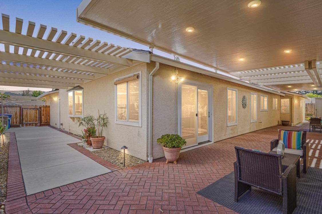 928 Lynn Court San Ramon, CA 94583 - Photo 42 of 43 a lobby with furniture and a potted plant