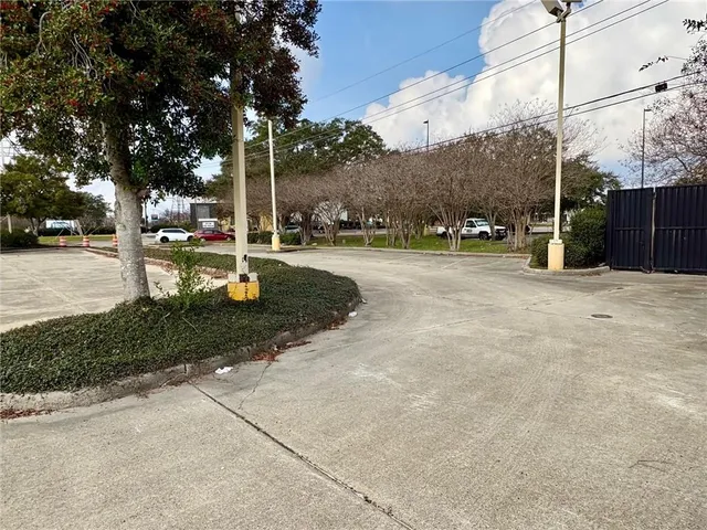 $2 | 4808 Lapalco Boulevard, Marrero, LA 70072