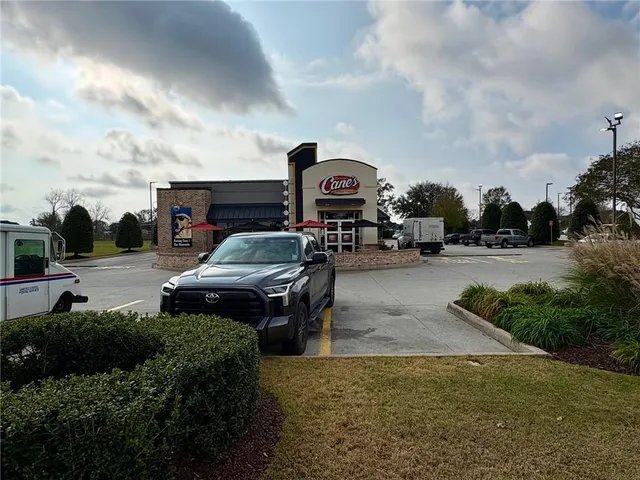$2 | 4808 Lapalco Boulevard, Marrero, LA 70072