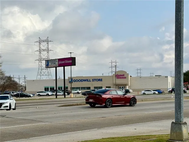 $2 | 4808 Lapalco Boulevard, Marrero, LA 70072