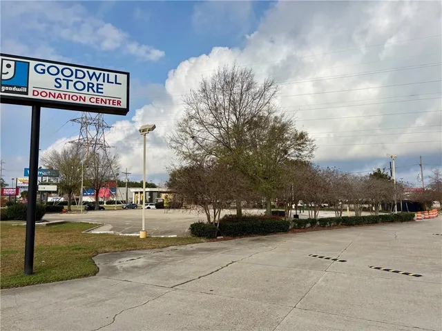 $2 | 4808 Lapalco Boulevard, Marrero, LA 70072