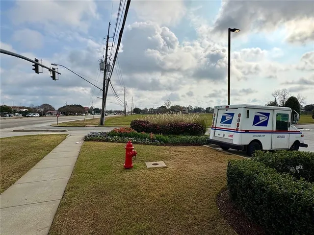 $2 | 4808 Lapalco Boulevard, Marrero, LA 70072