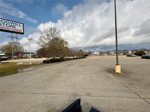 $2 | 4808 Lapalco Boulevard, Marrero, LA 70072