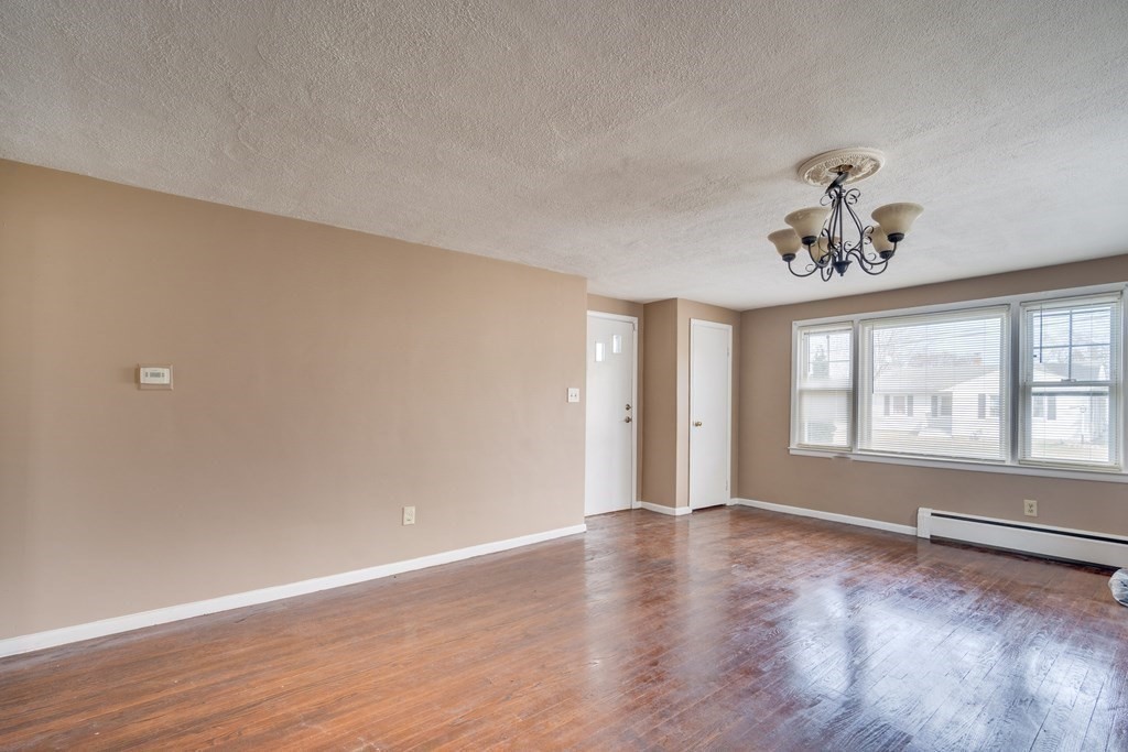 6 Metzger Place Springfield, MA 01104 - Photo 5 of 22