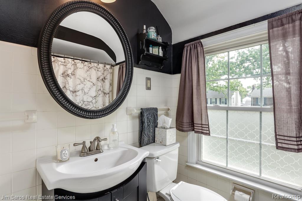 1322 Hampton Road Grosse Pointe Woods, MI 48236 - Photo 28 of 42