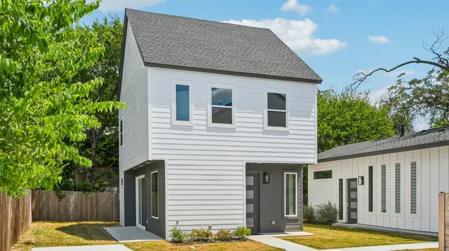 a view of a house with backyard and deck