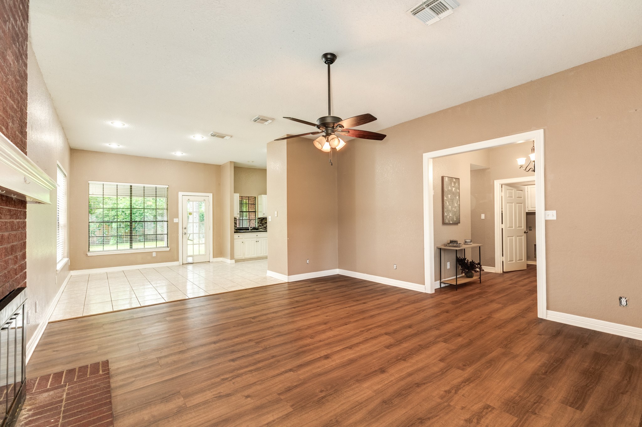 224 North Ranch House Road Angleton, TX 77515 - Photo 5 of 30