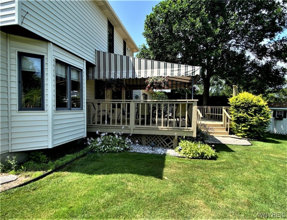 221 Rambling Road Amherst, NY 14051 - Photo 26 of 33 Another view of the deck from the side.