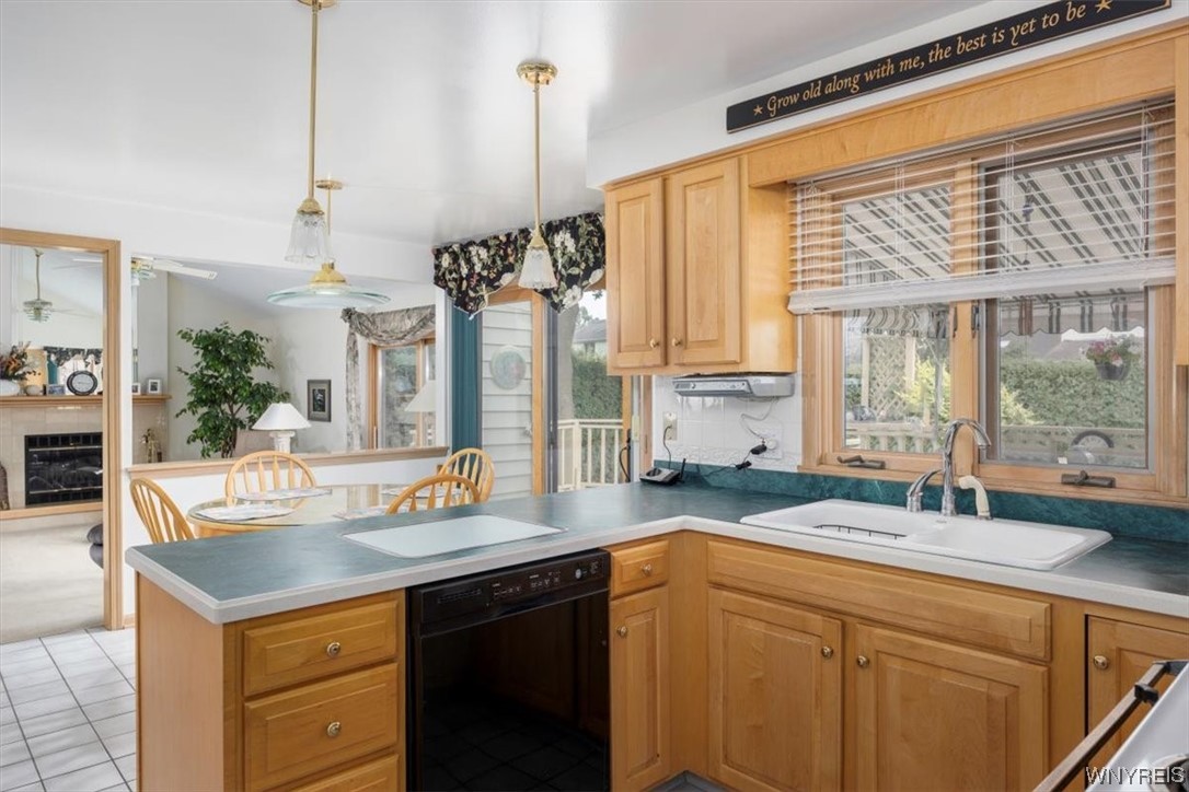 221 Rambling Road Amherst, NY 14051 - Photo 8 of 33 Light and bright eat-in Kitchen has beautiful mapl