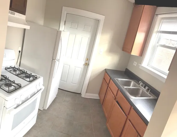 $1,400 | 3906 North Central Avenue, Unit 2B, Chicago, IL 60634