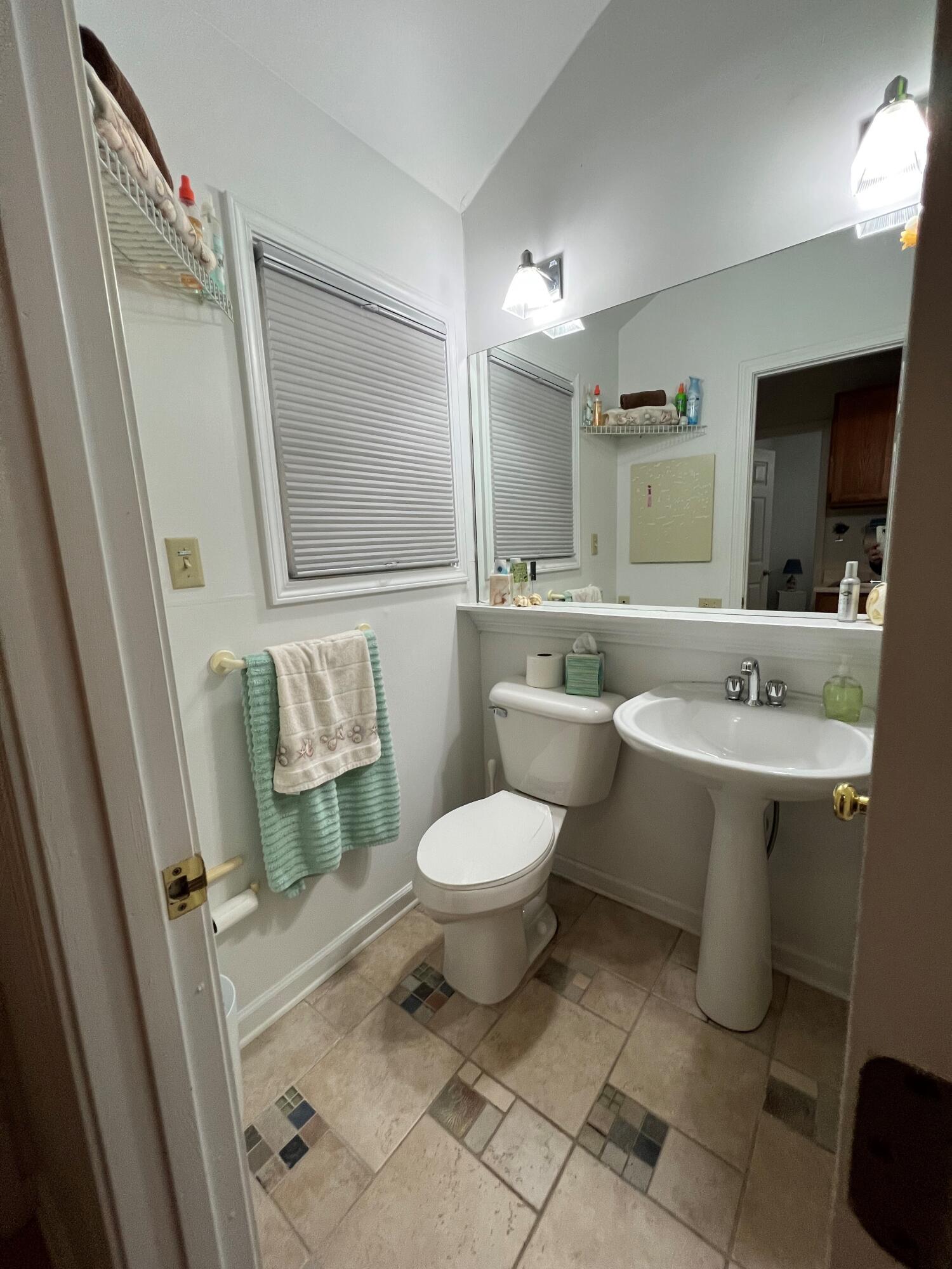 15577 Victor Road, Unit 7 Union Pier, MI 49129 - Photo 10 of 15 Pirus bathroom