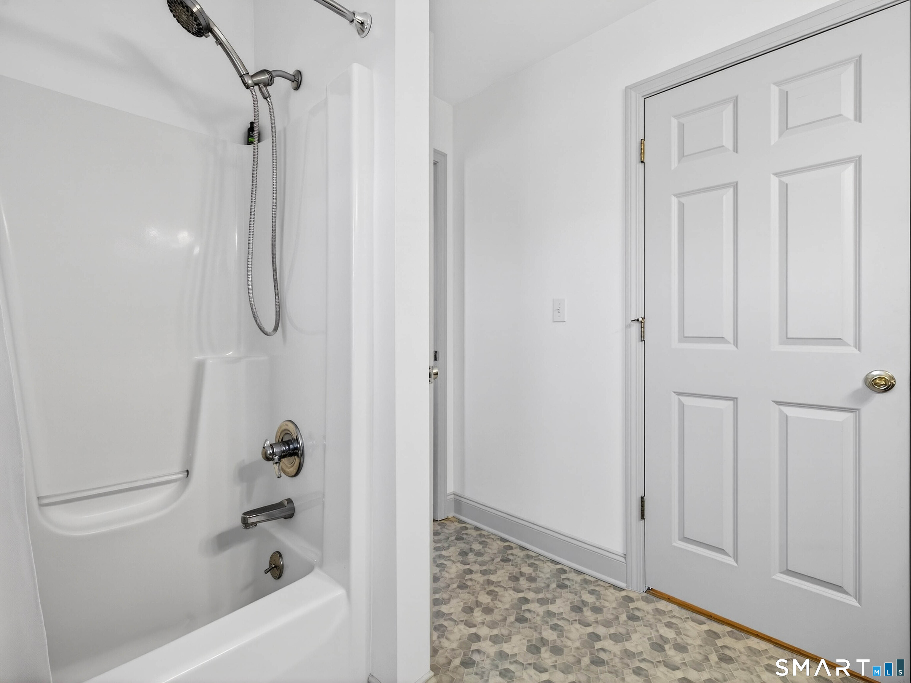 20 Colonial Heights Road East Haven, CT 06473 - Photo 27 of 39 a bathroom with a bathtub