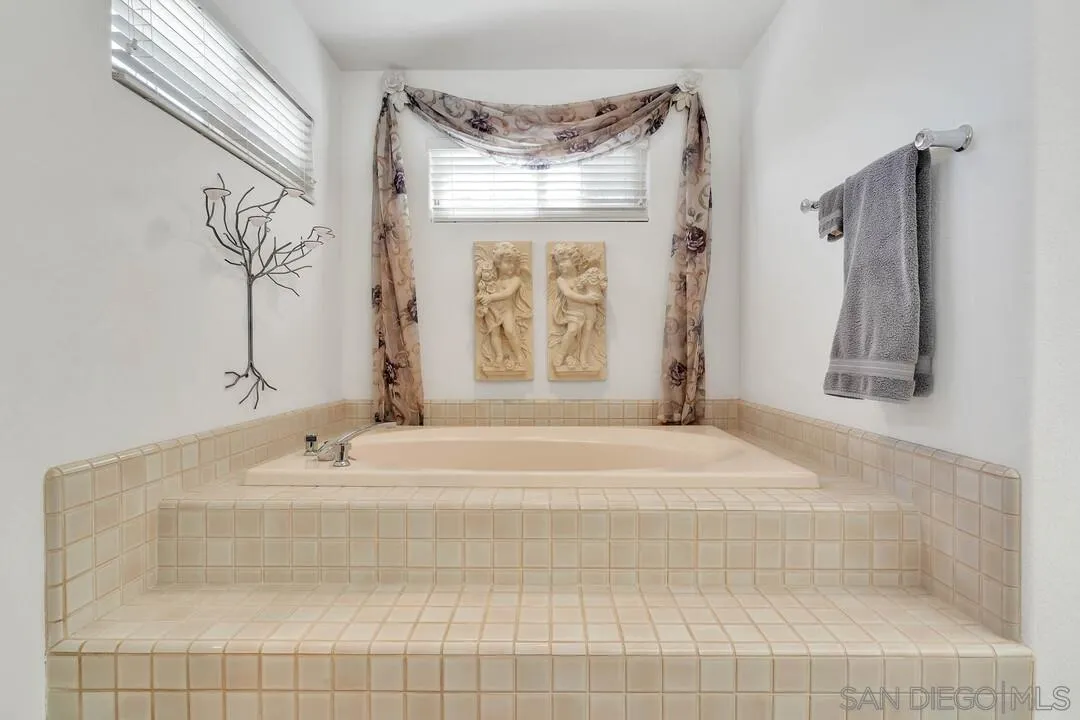 11531 Alba Rosa Drive Lakeside, CA 92040 - Photo 17 of 27 Gallery Image 17
