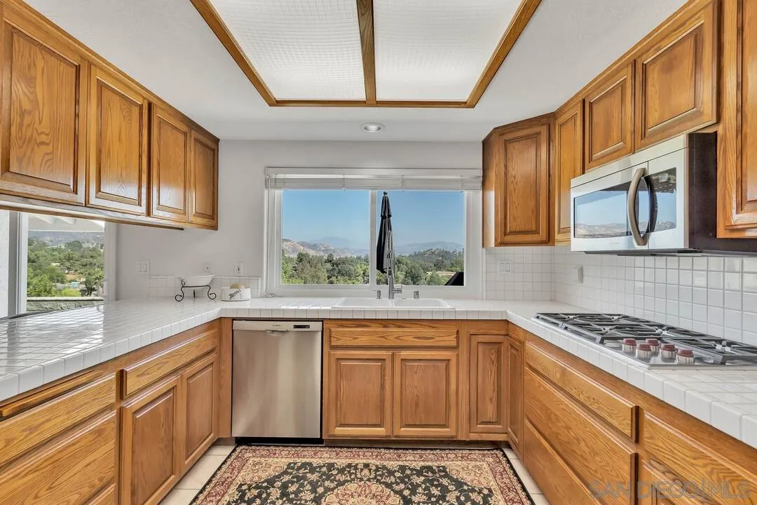 11531 Alba Rosa Drive Lakeside, CA 92040 - Photo 8 of 27 Gallery Image 8