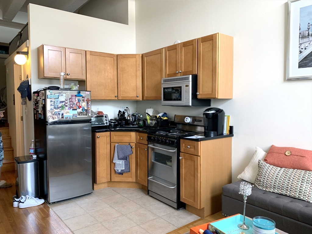 12 Stoneholm Street, Unit 515 Boston, MA 02115 - Photo 2 of 10