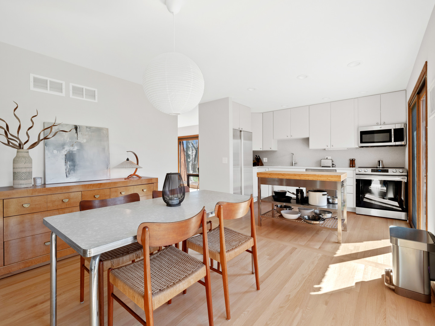 21W741 Bemis Road Glen Ellyn, IL 60137 - Photo 13 of 32 a kitchen with a table and chairs in it