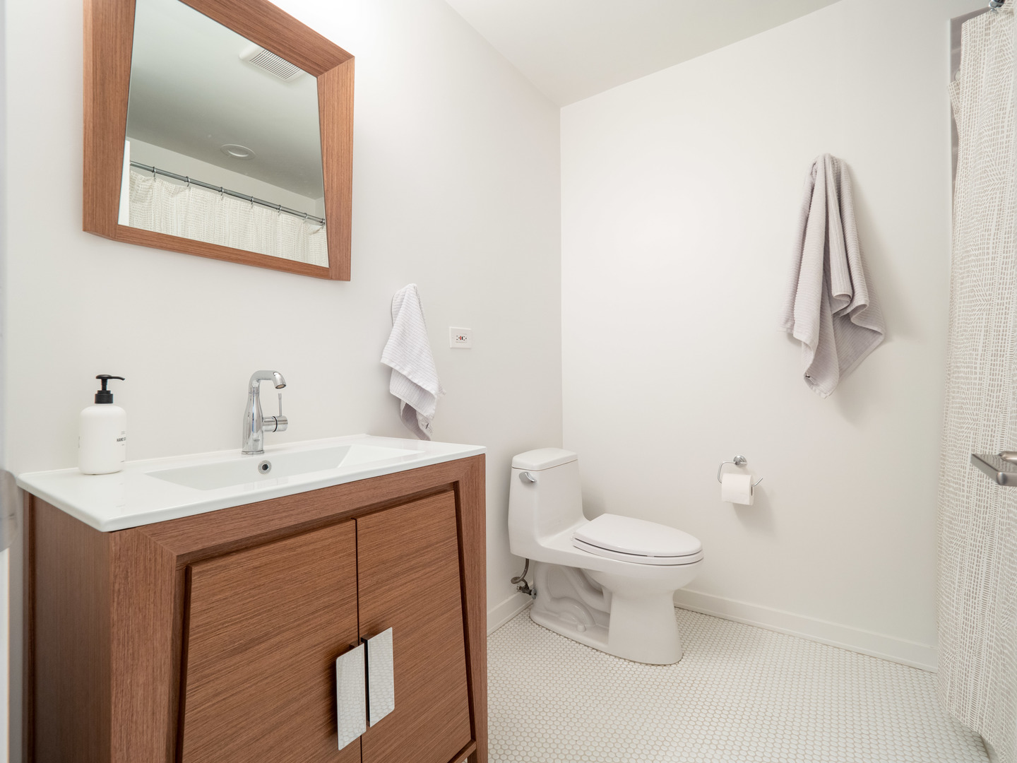 21W741 Bemis Road Glen Ellyn, IL 60137 - Photo 22 of 32 a bathroom with a sink and a toilet