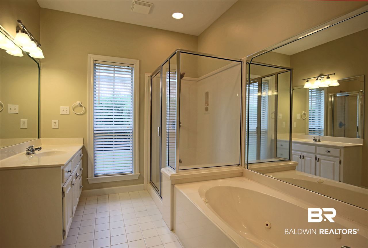 9226 Cedar Court Daphne, AL 36527 - Photo 12 of 20 master bathroom