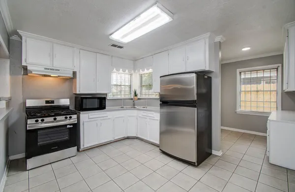 $1,600 | 3626 Songwood Street, Houston, TX 77023