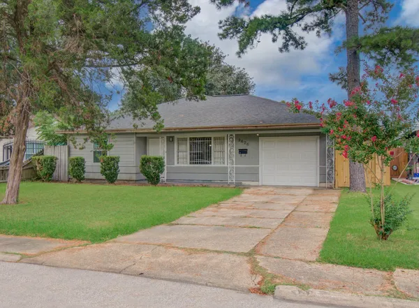 $1,600 | 3626 Songwood Street, Houston, TX 77023