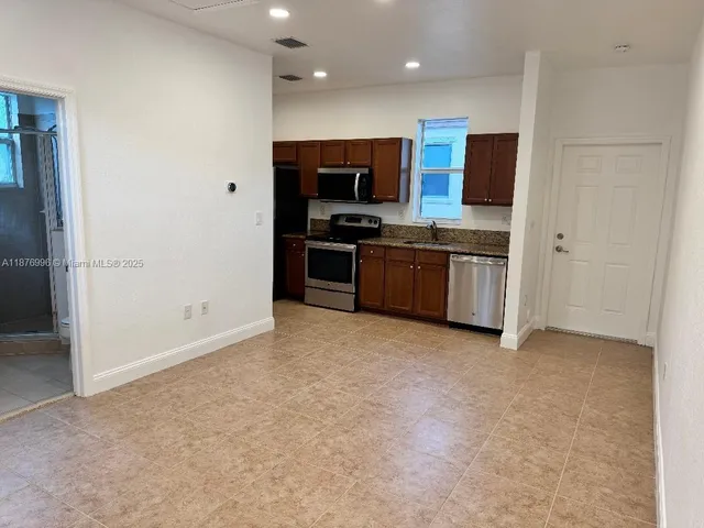 $1,650 | 9000 Southwest 169th Avenue, Unit STUDIO, Miami, FL 33196