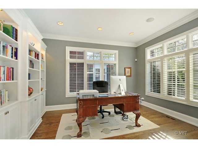 459 Sunset Road Winnetka, IL 60093 - Photo 9 of 16 a workspace with furniture and a window