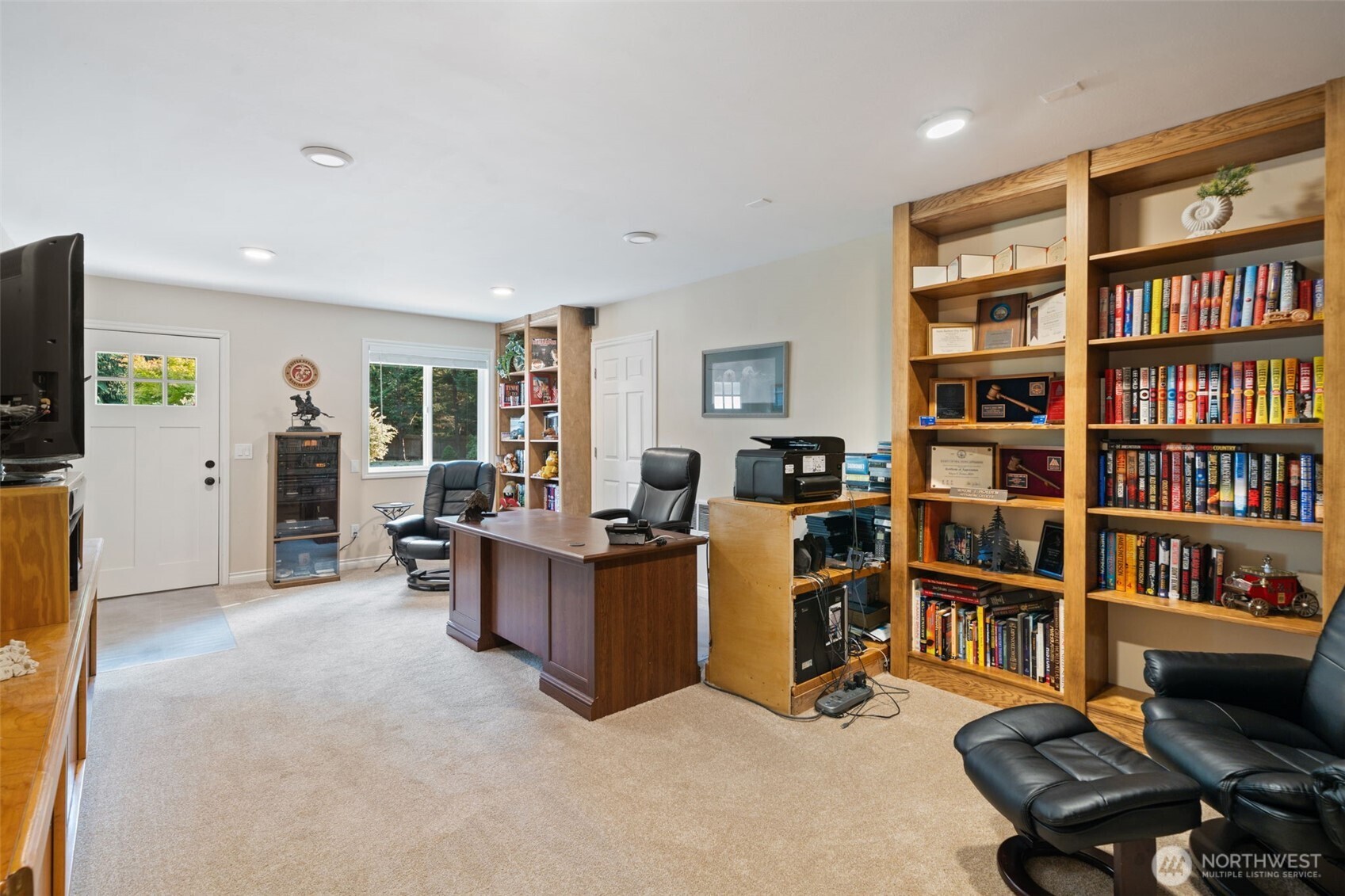 383 Kirner Road Sequim, WA 98382 - Photo 35 of 40 a view of a livingroom with workspace and a window