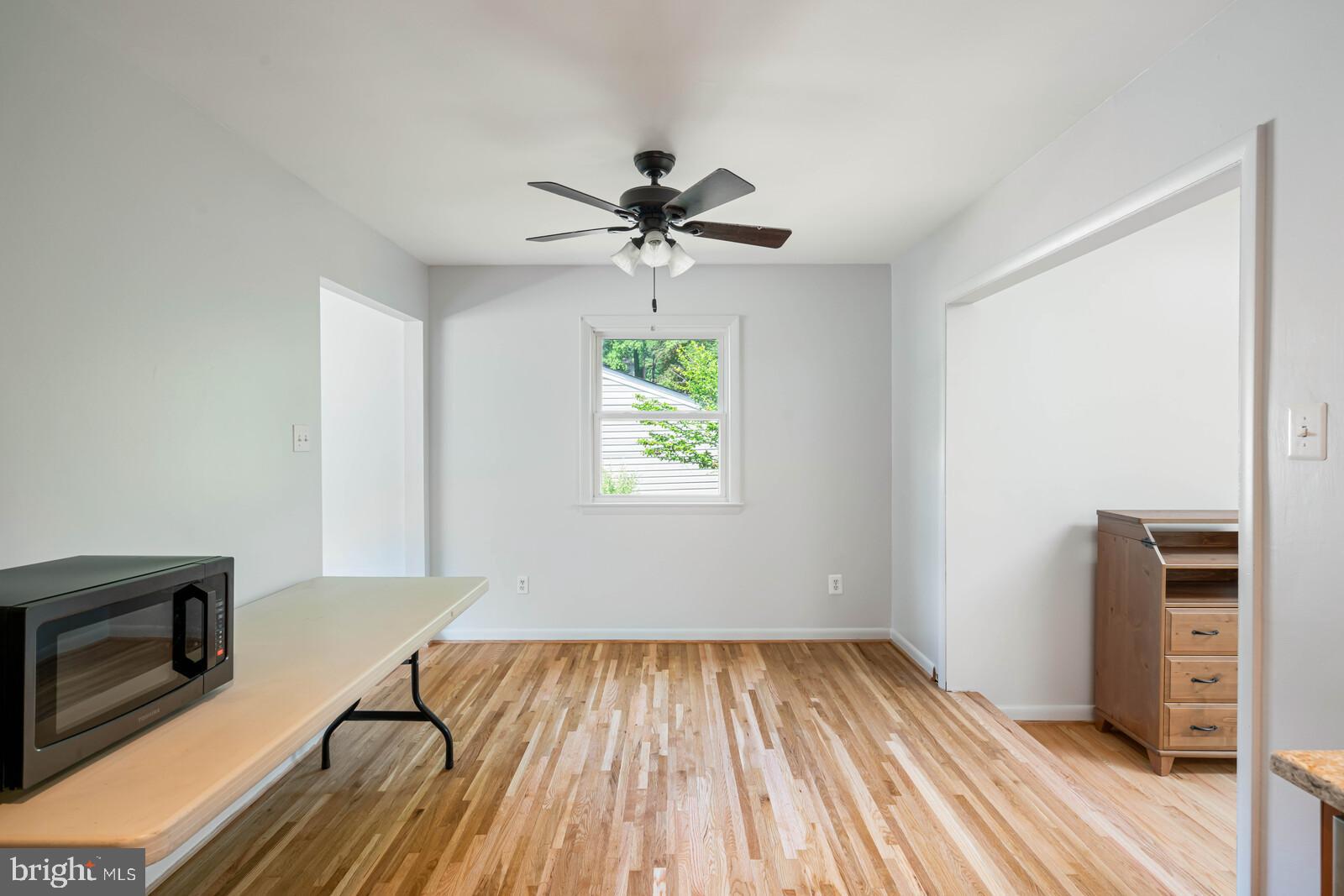 7120 Hadlow Court Springfield, VA 22152 - Photo 20 of 41 Table space w/wood flrs