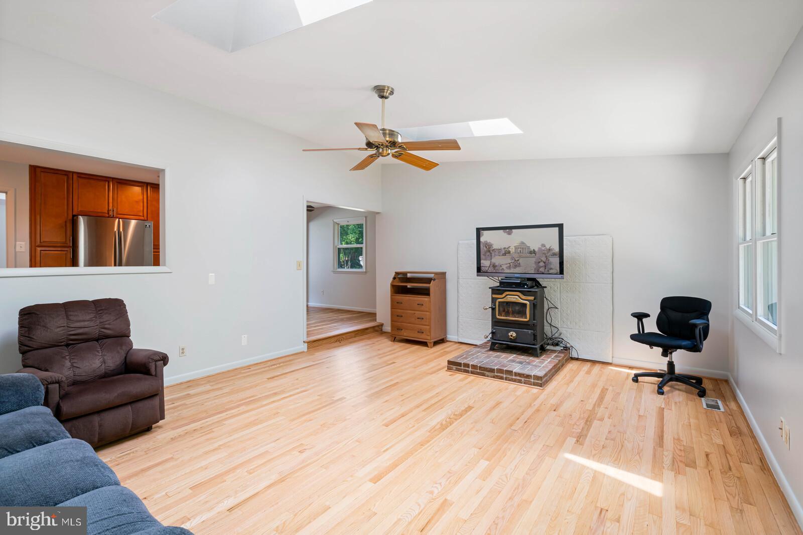7120 Hadlow Court Springfield, VA 22152 - Photo 21 of 41 Fam Rm off Kit w/wood flrs