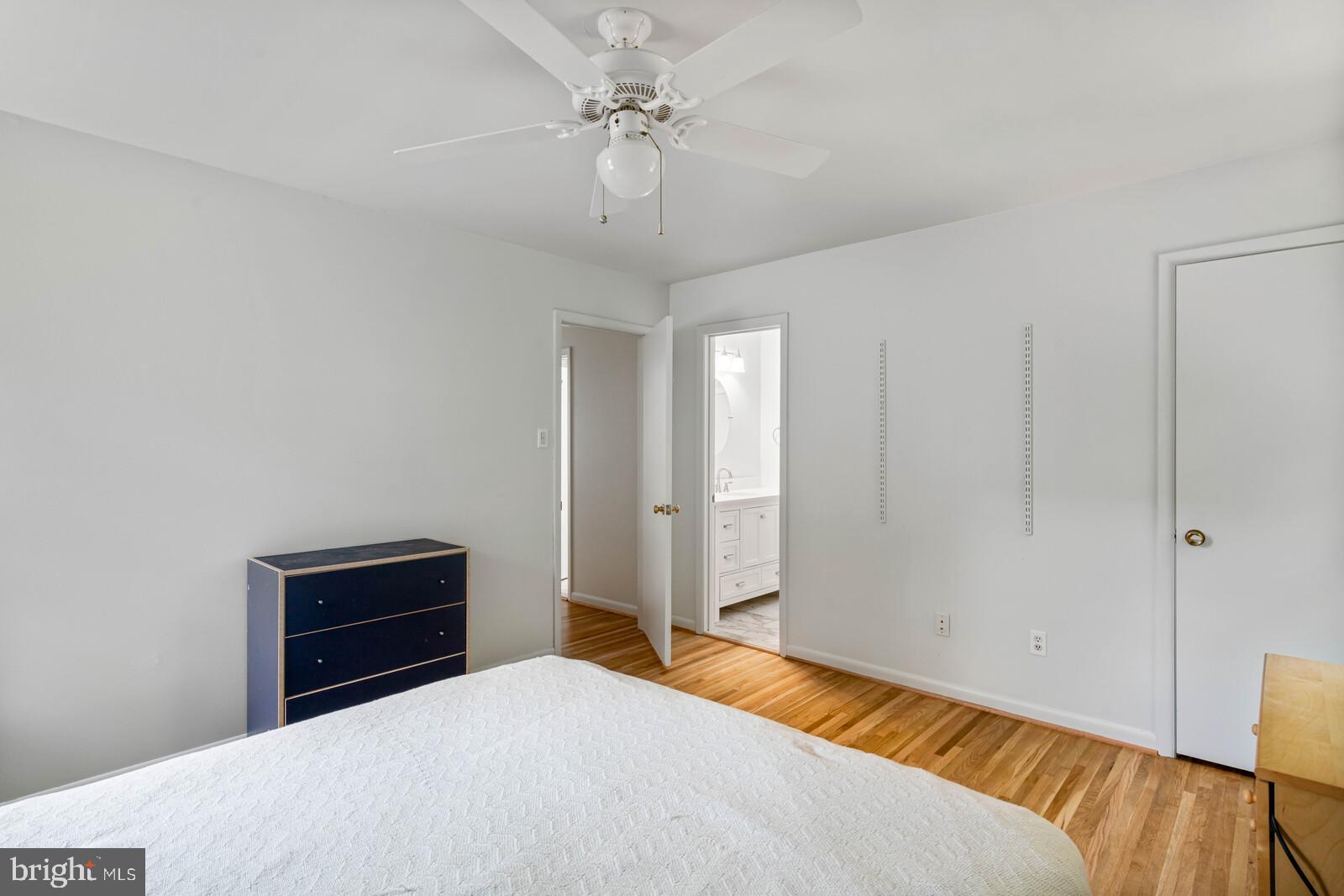 7120 Hadlow Court Springfield, VA 22152 - Photo 30 of 41 Prim BR WIC & suite