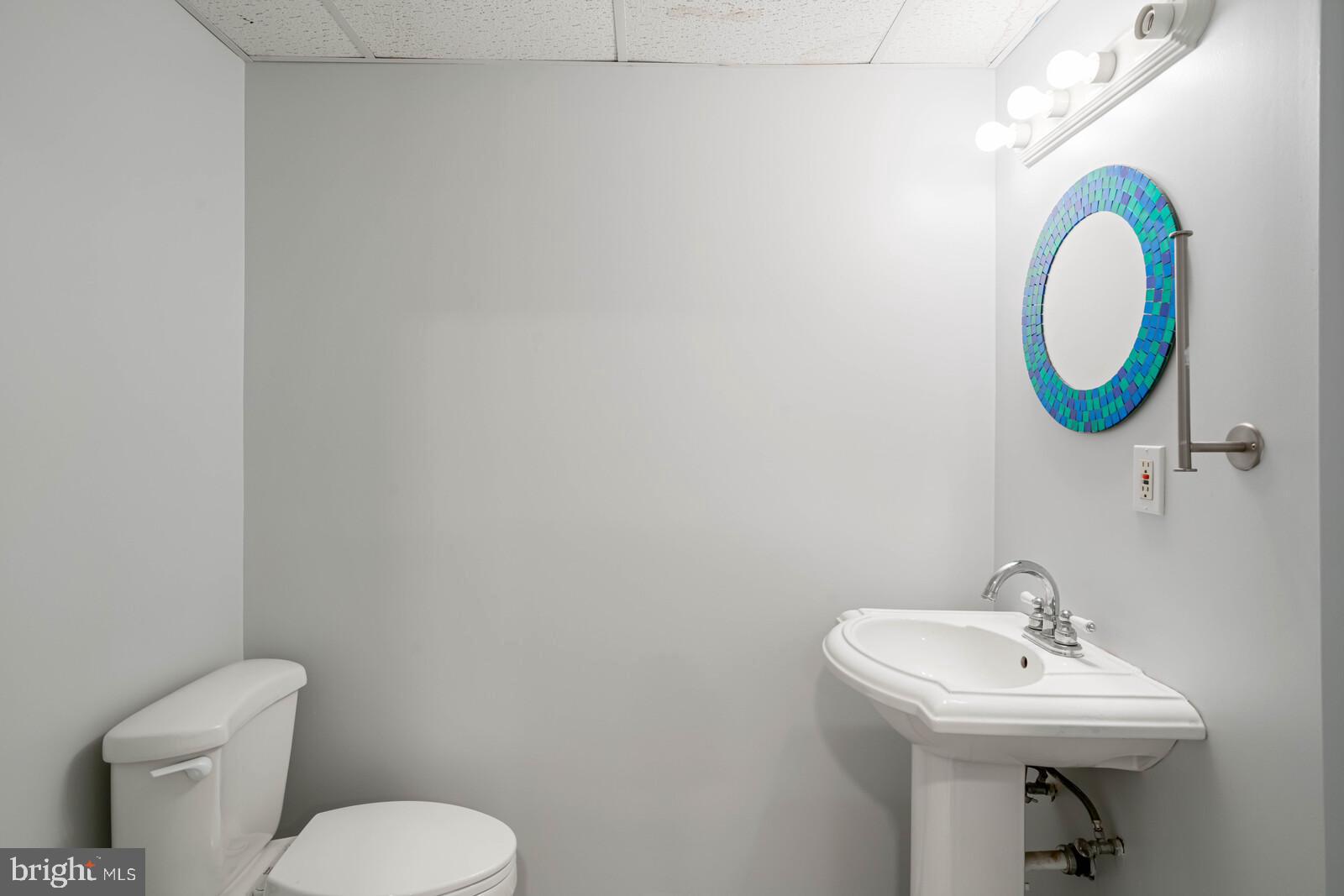 7120 Hadlow Court Springfield, VA 22152 - Photo 10 of 41 Half bath on Main Lvl