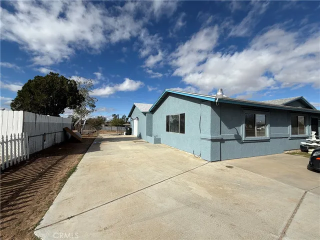 $2,400 | 15638 Don Roberto Road, Victorville, CA 92394