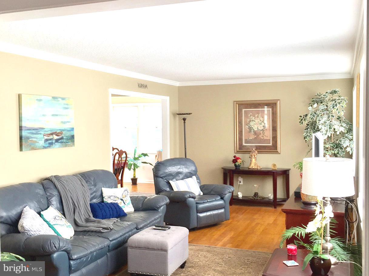 9108 Good Luck Road Lanham, MD 20706 - Photo 3 of 28 Living Room