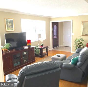 9108 Good Luck Road Lanham, MD 20706 - Photo 4 of 28 Living Room