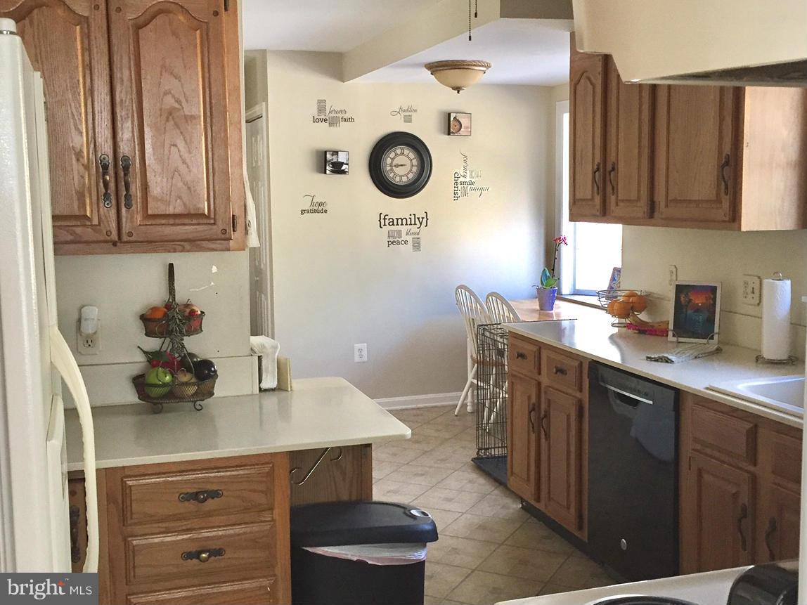 9108 Good Luck Road Lanham, MD 20706 - Photo 8 of 28 Kitchen