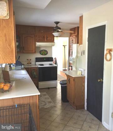 9108 Good Luck Road Lanham, MD 20706 - Photo 9 of 28 Kitchen