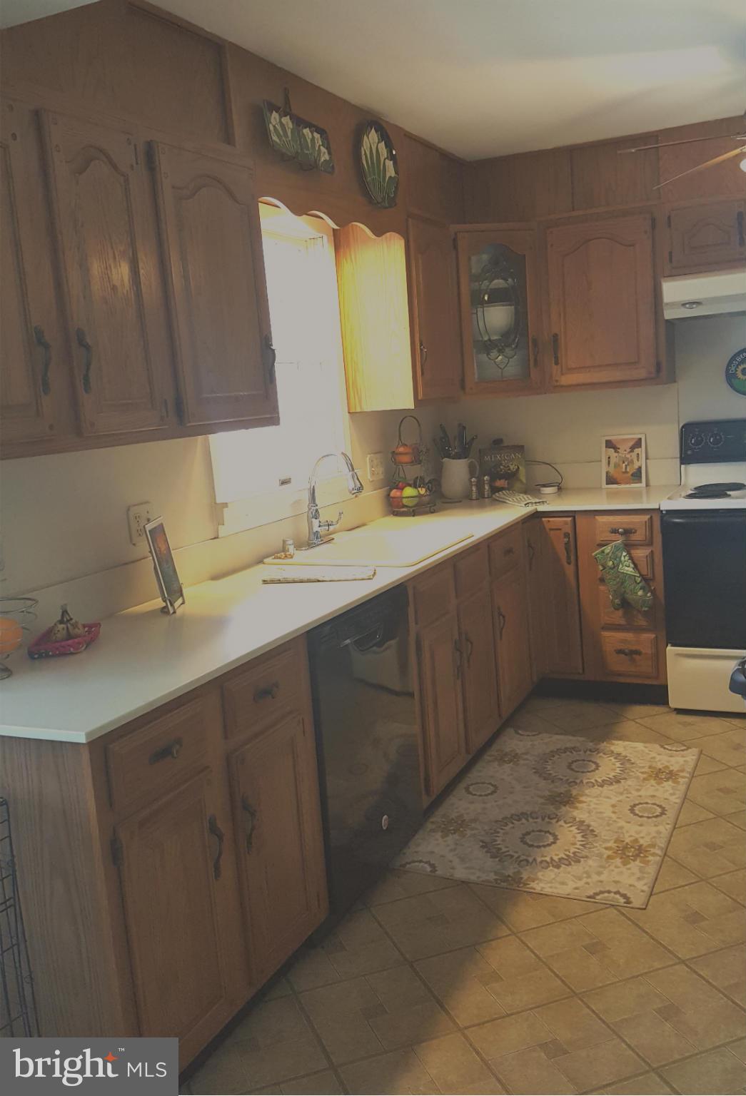 9108 Good Luck Road Lanham, MD 20706 - Photo 10 of 28 Kitchen