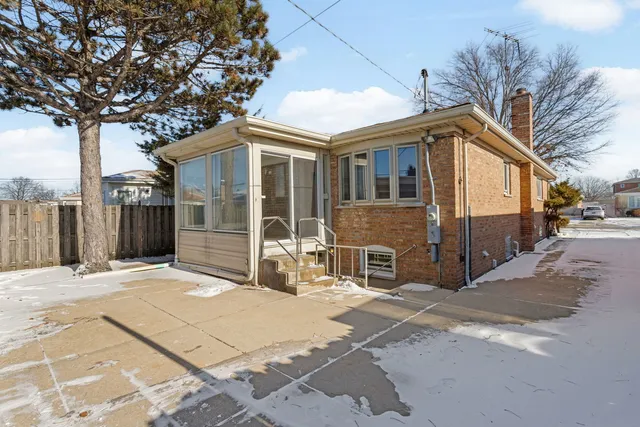 $3,350 | 4900 Ridgewood Avenue, Norridge, IL 60706