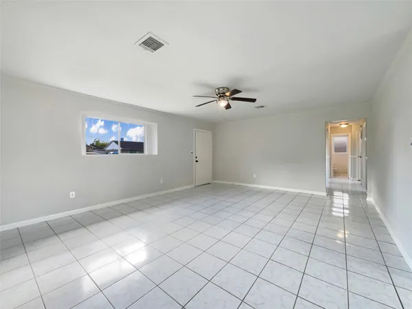 $185,000 | 205 Bastrop Street, Angleton, TX 77515