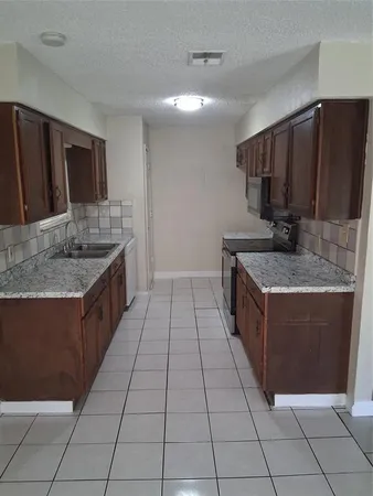 $2,300 | 1100 Mapleview Drive, Arlington, TX 76018