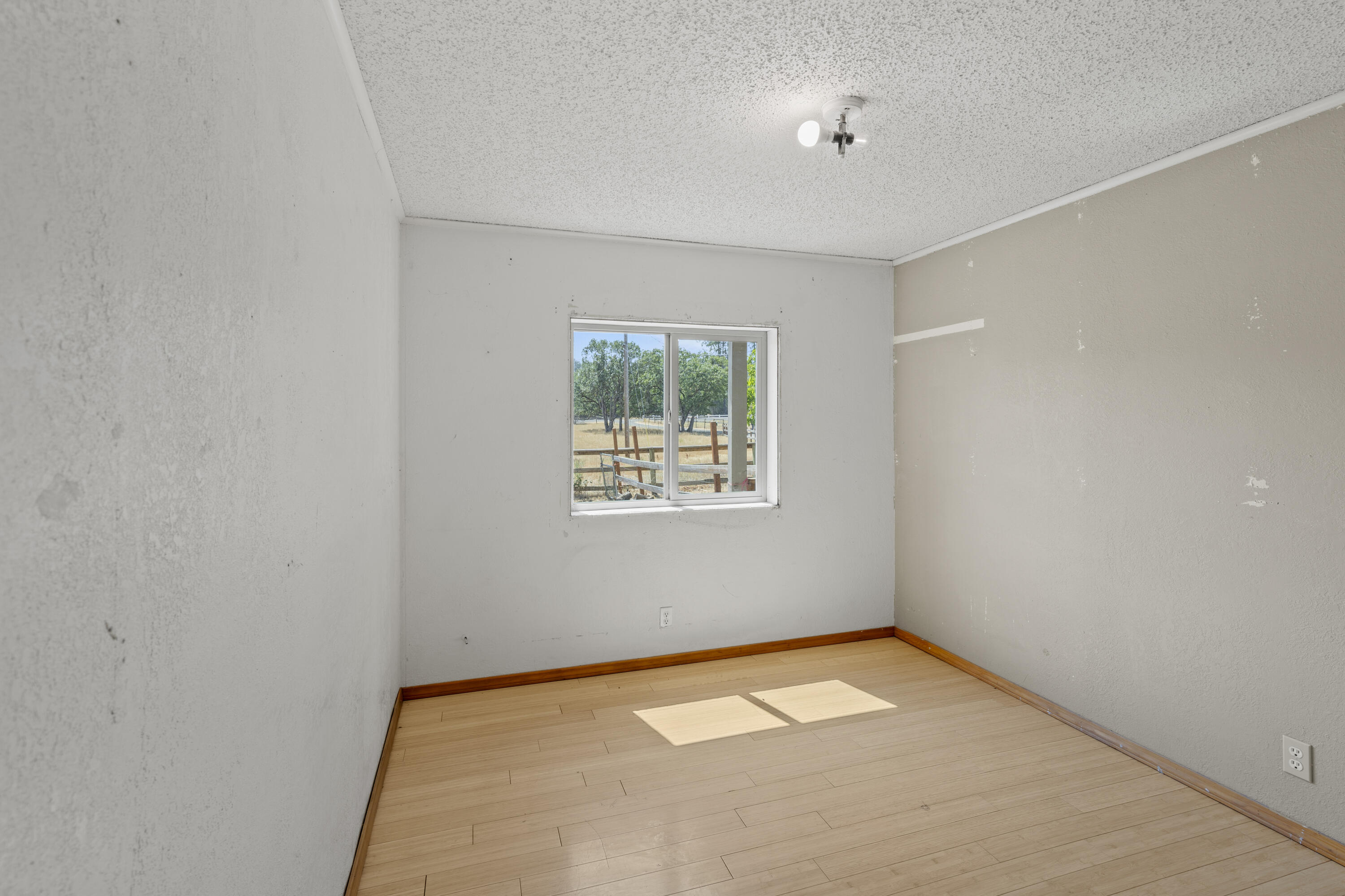 1739 Stevens Road Eagle Point, OR 97524 - Photo 16 of 41 1739 Stevens Road - 13