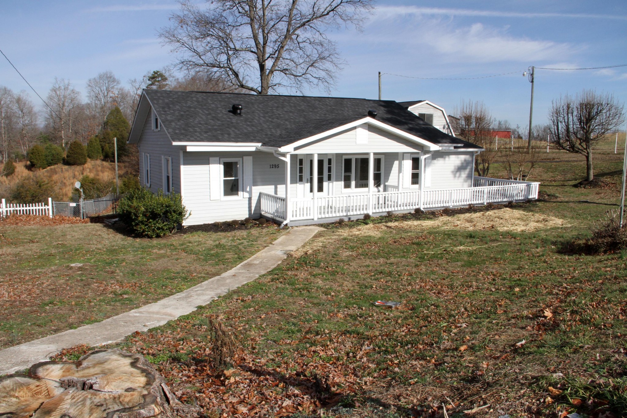 1295 Zion Ridge Road Loudon, TN 37774 - Photo 1 of 40 a front view of a house with yard