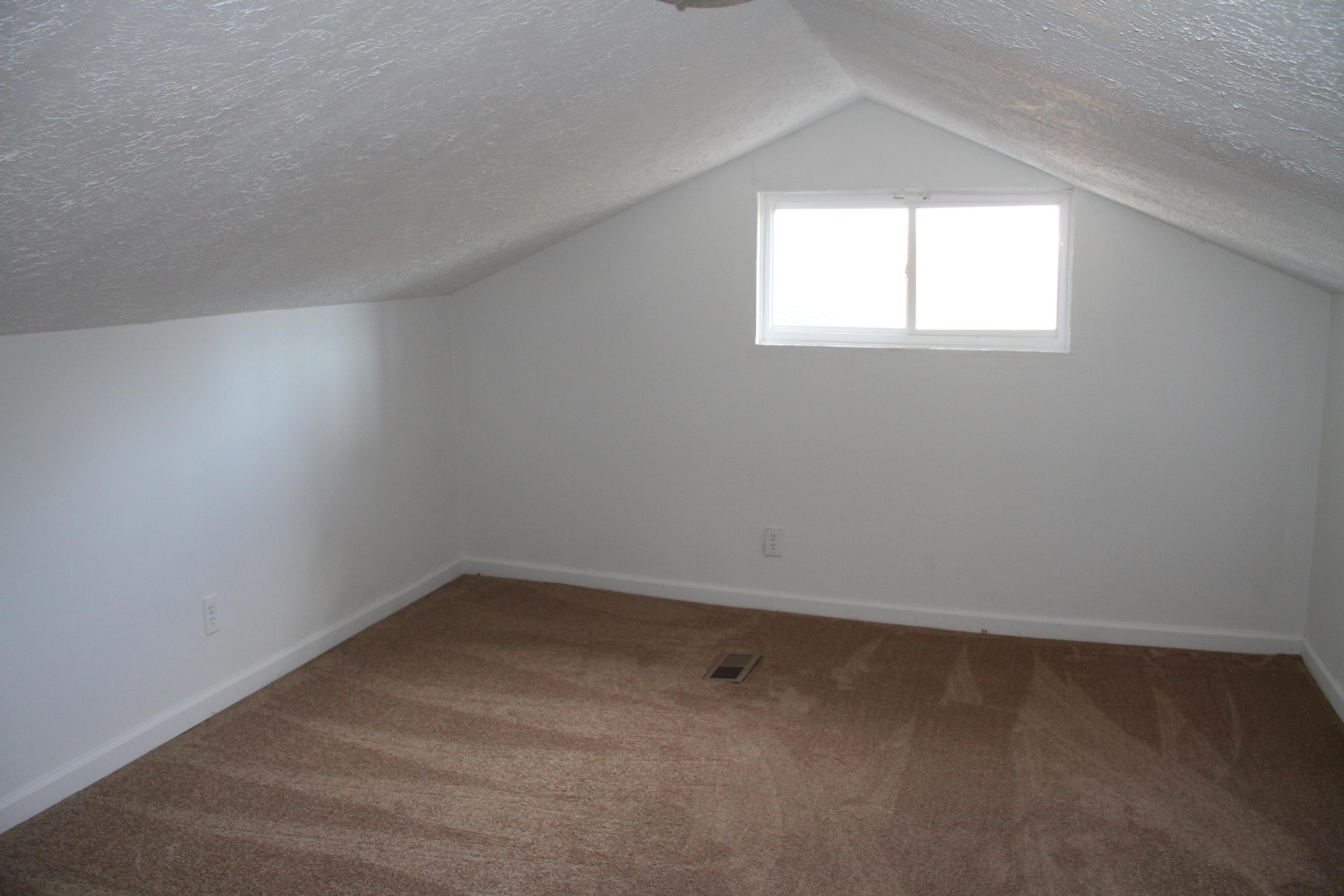 1295 Zion Ridge Road Loudon, TN 37774 - Photo 21 of 40 an empty room with a window