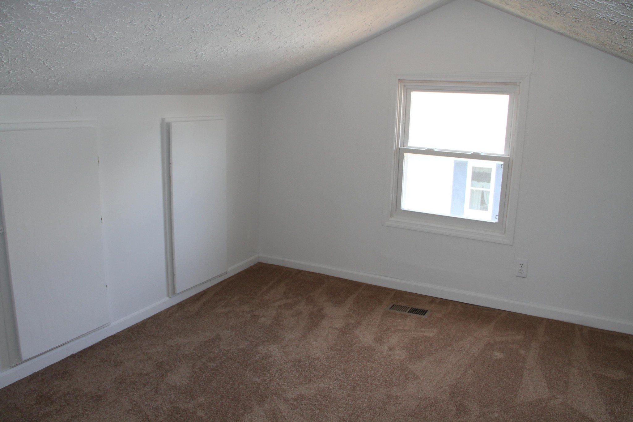 1295 Zion Ridge Road Loudon, TN 37774 - Photo 25 of 40 an empty room with a window