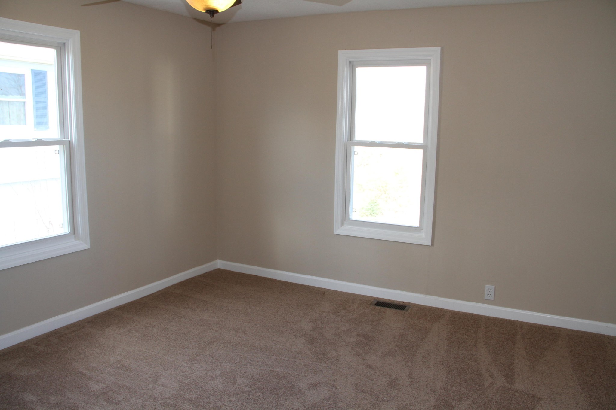 1295 Zion Ridge Road Loudon, TN 37774 - Photo 26 of 40 an empty room with a window
