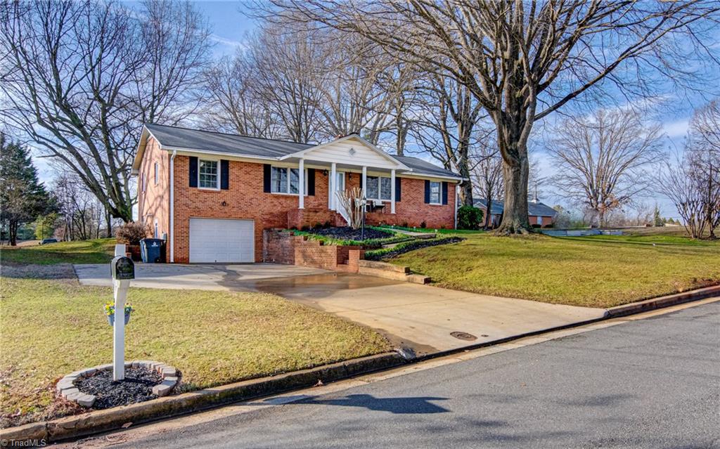2516 Weymoth Road Winston-Salem, NC 27103 - Photo 3 of 35 Gallery Image 3