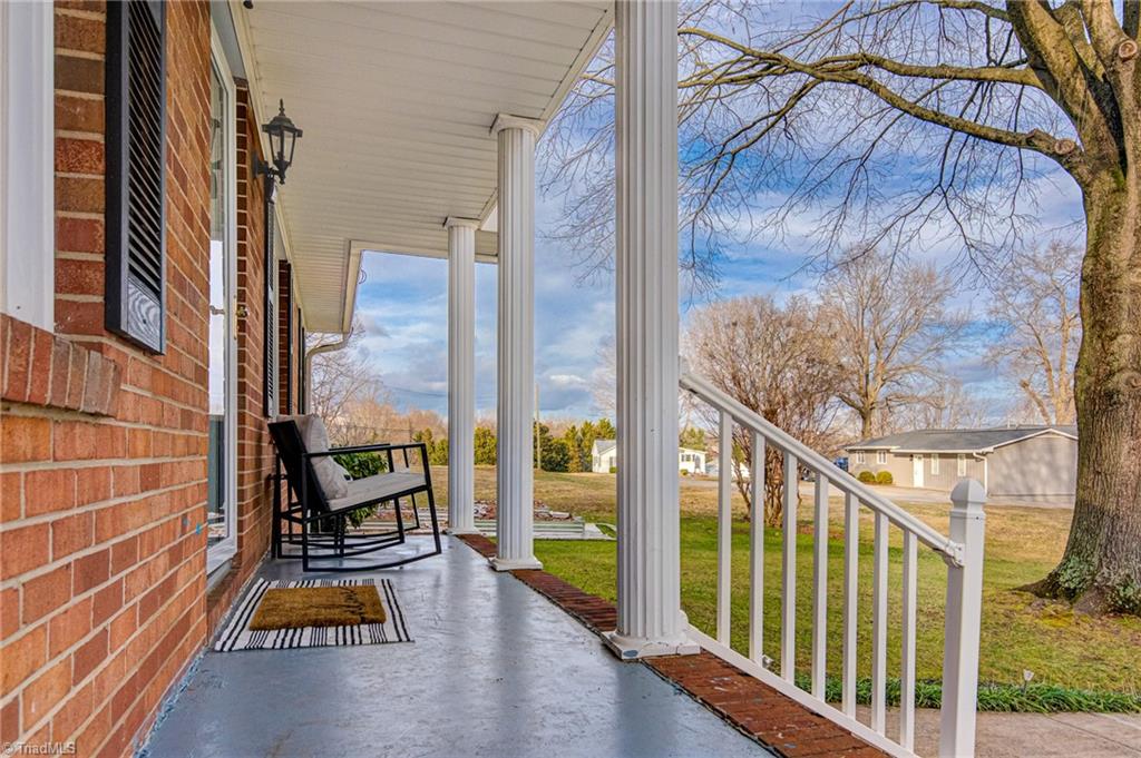 2516 Weymoth Road Winston-Salem, NC 27103 - Photo 5 of 35 Gallery Image 5